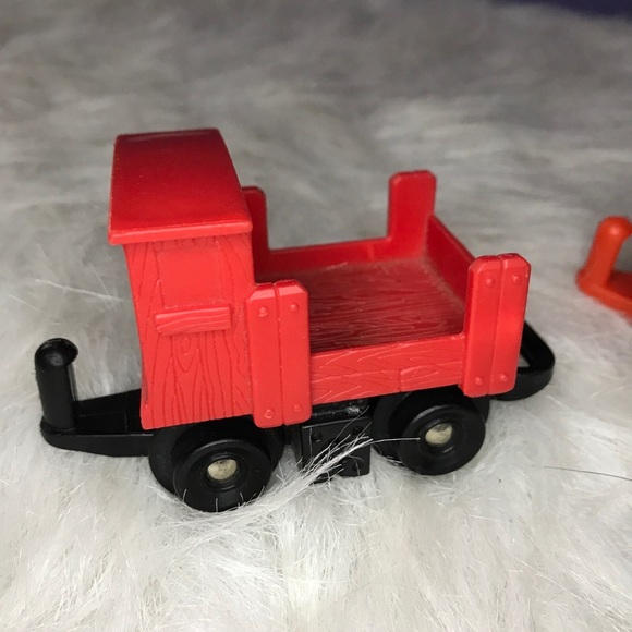 Vintage Plastic Fisher Price Train Cars w/ Caboose - Picture 8 of 16